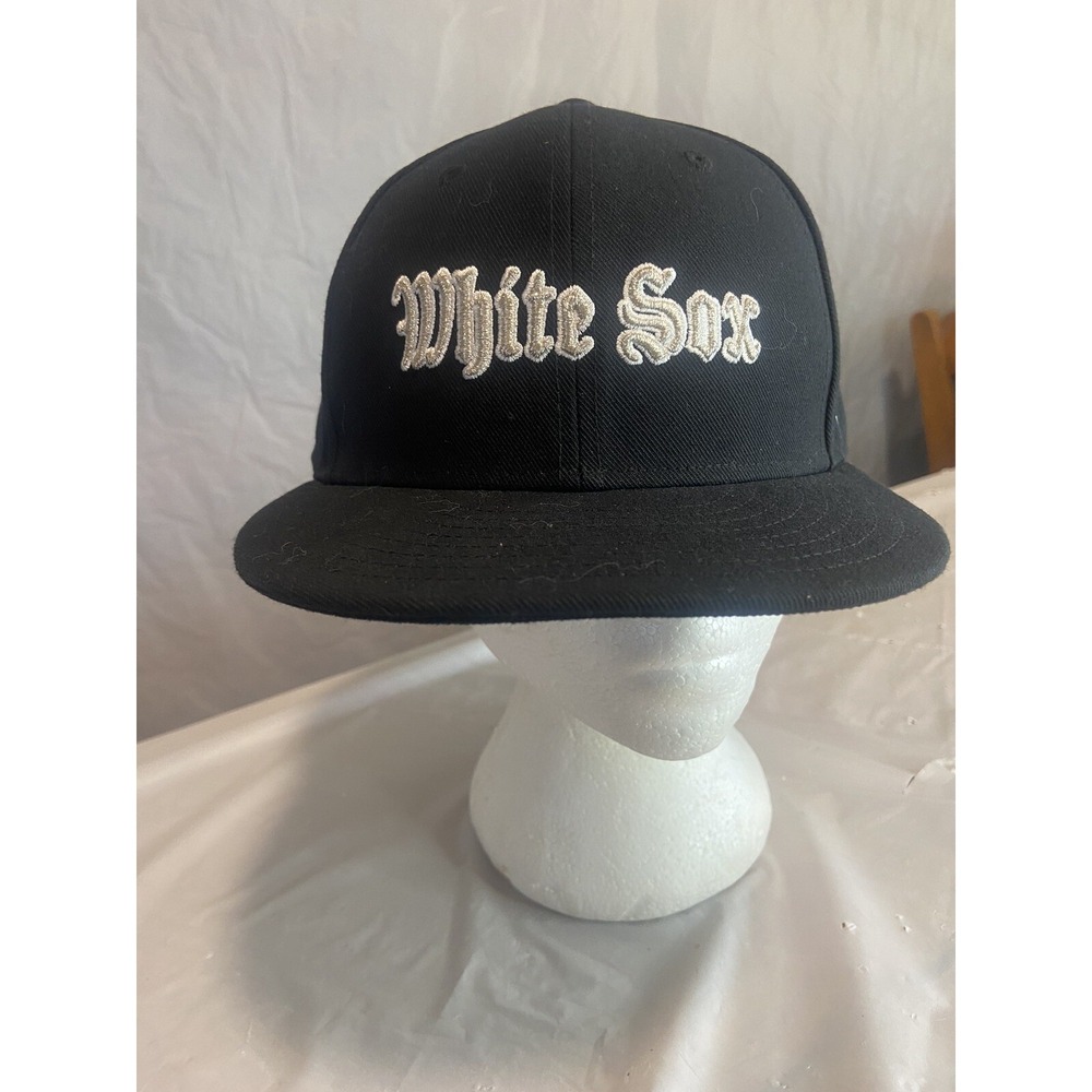 Unisex Chicago White Sox Old English White & Silver Embroidery‎ Fanatics MLB Hat